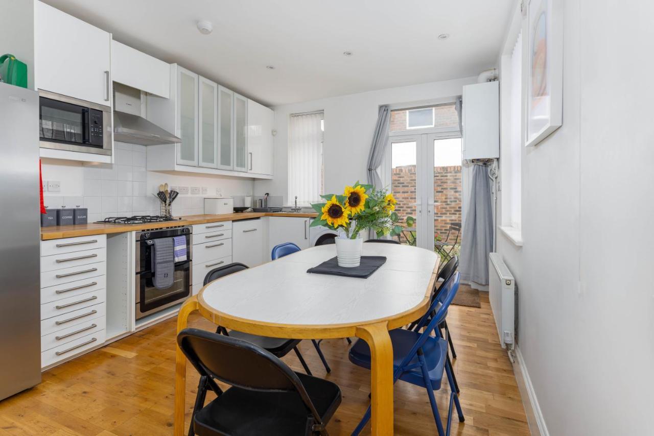 Air Host & Stay - Rockfield House - Sleeps 8 Liverpool Eksteriør billede