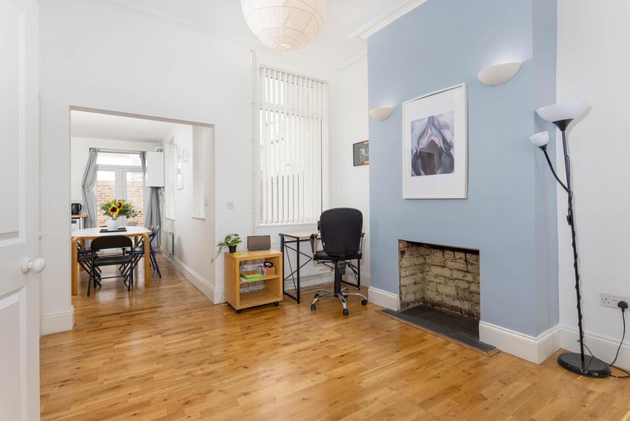 Air Host & Stay - Rockfield House - Sleeps 8 Liverpool Eksteriør billede