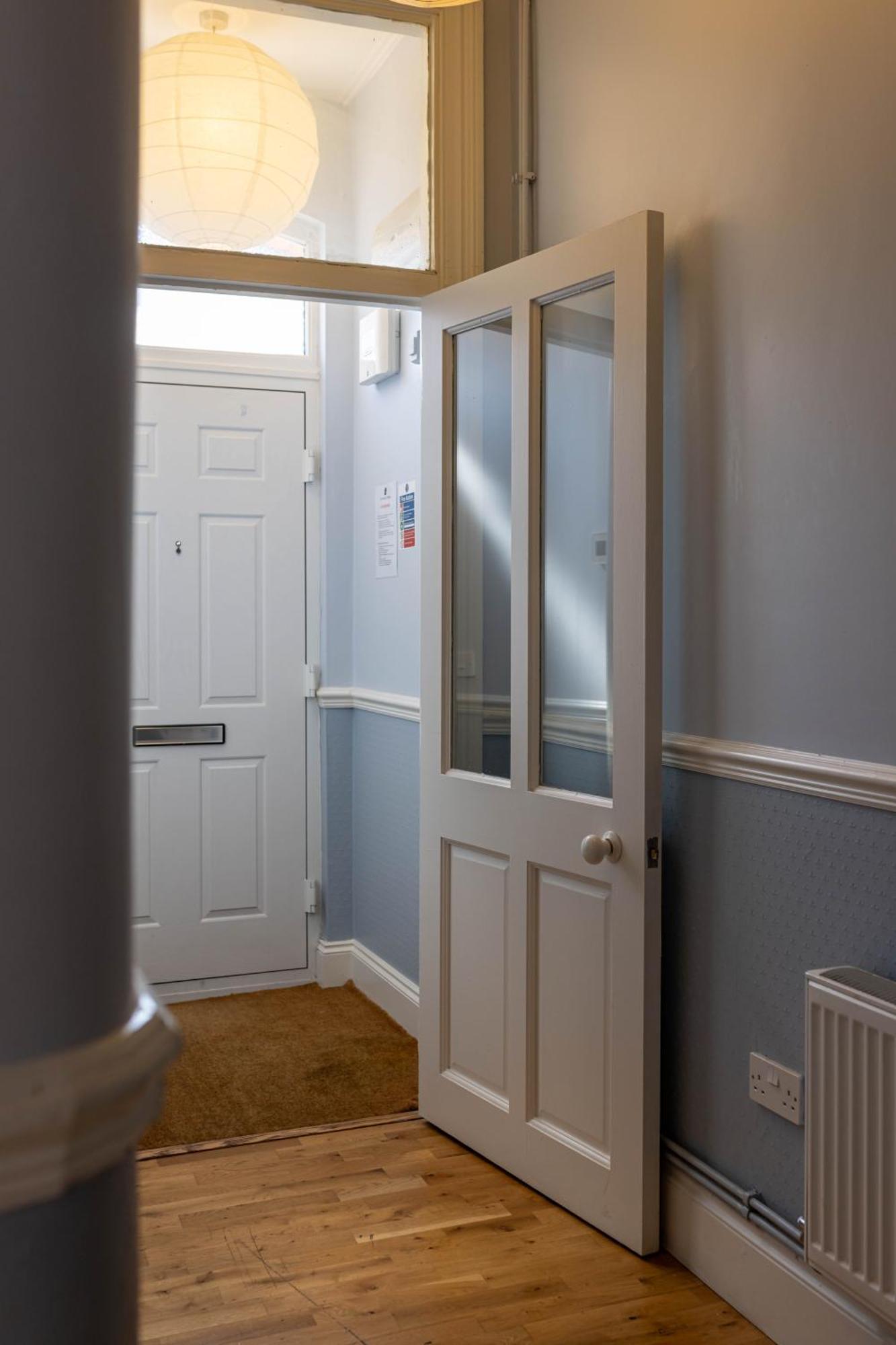 Air Host & Stay - Rockfield House - Sleeps 8 Liverpool Eksteriør billede