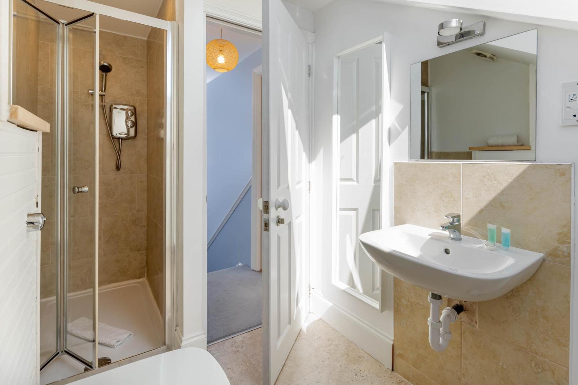 Air Host & Stay - Rockfield House - Sleeps 8 Liverpool Eksteriør billede