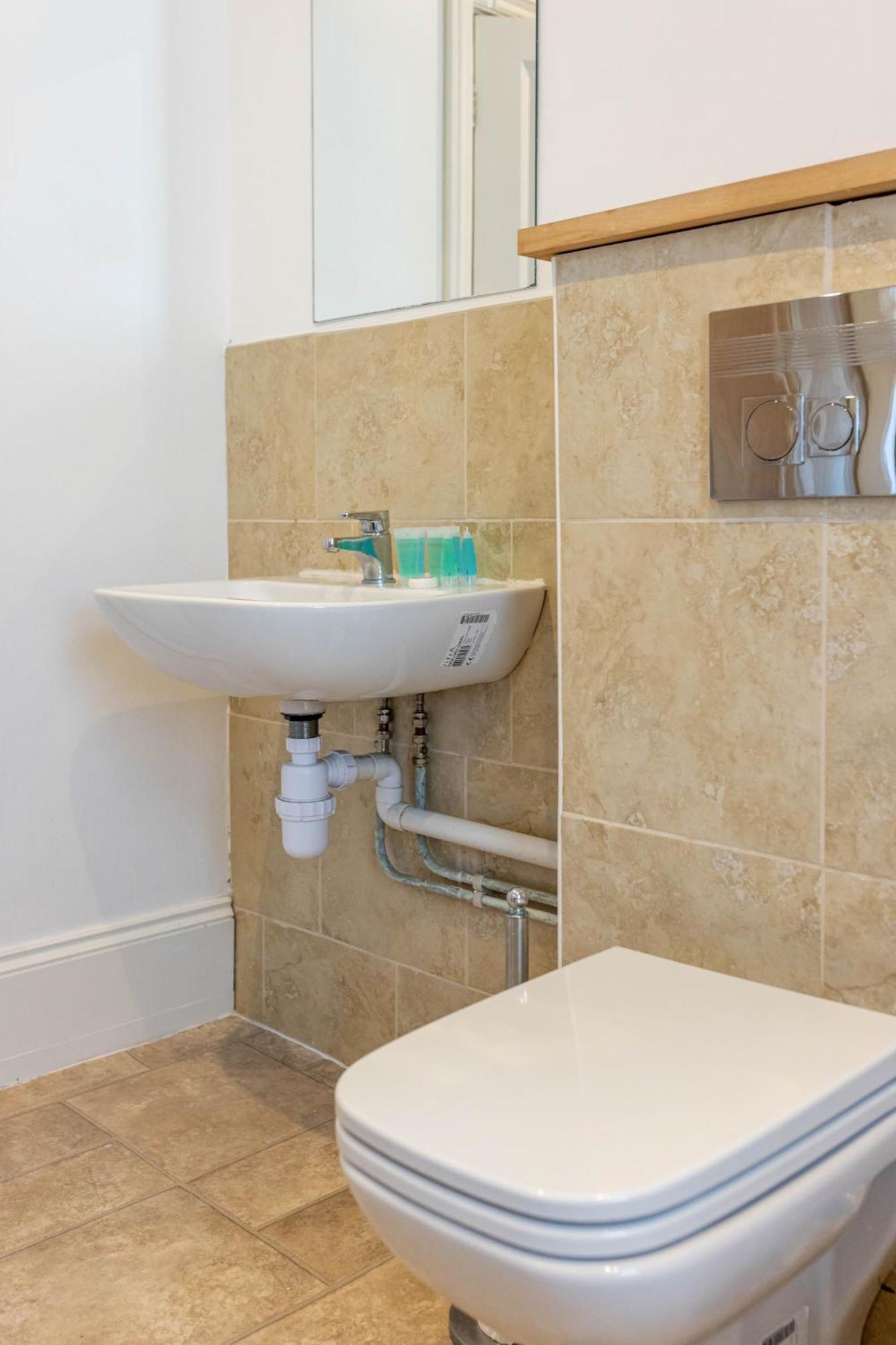 Air Host & Stay - Rockfield House - Sleeps 8 Liverpool Eksteriør billede